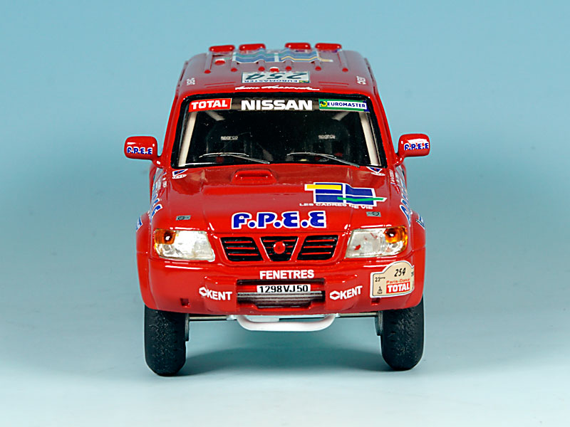 Nissan-FPEE-Dakar-2001-03